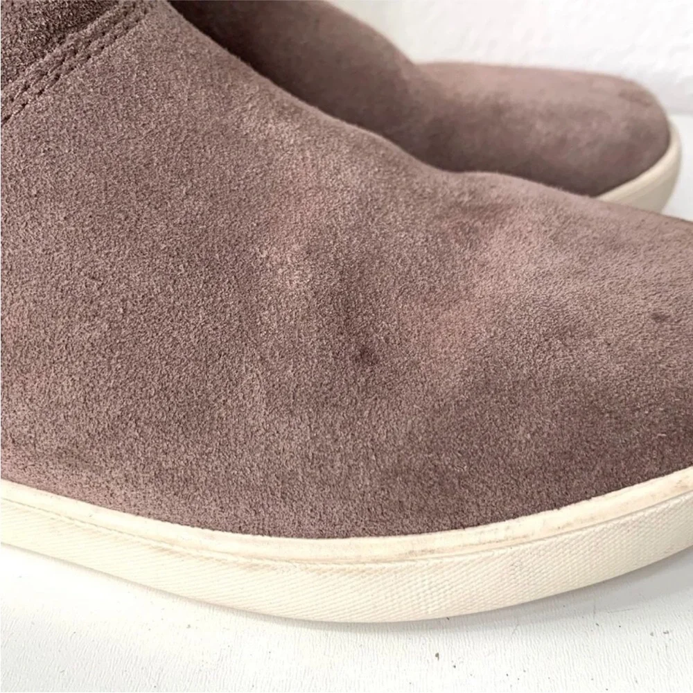 Koolaburra by Ugg Women's Rylee Ankle Boot Cinder‎ Taupe Suede Size 7 Slip-On